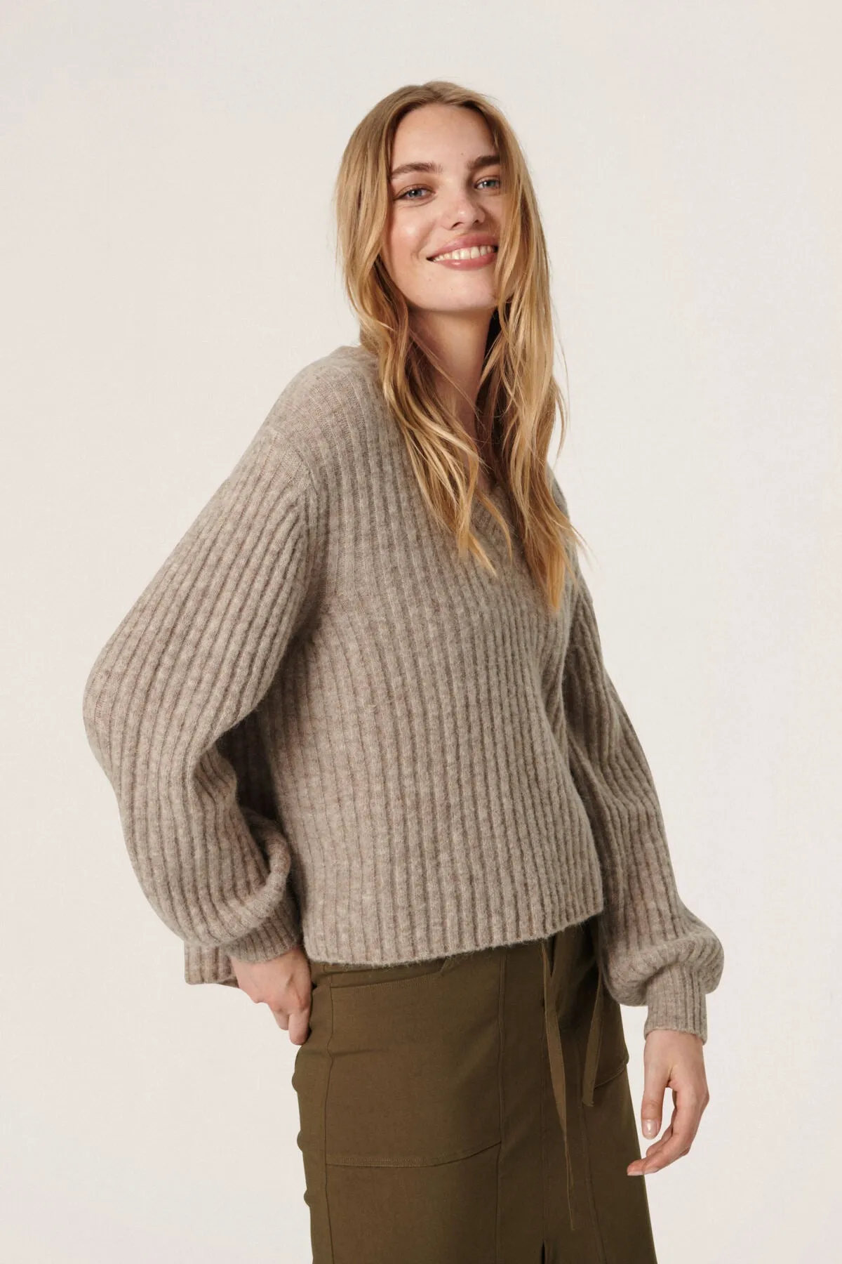 Anina V-Neck Pullover