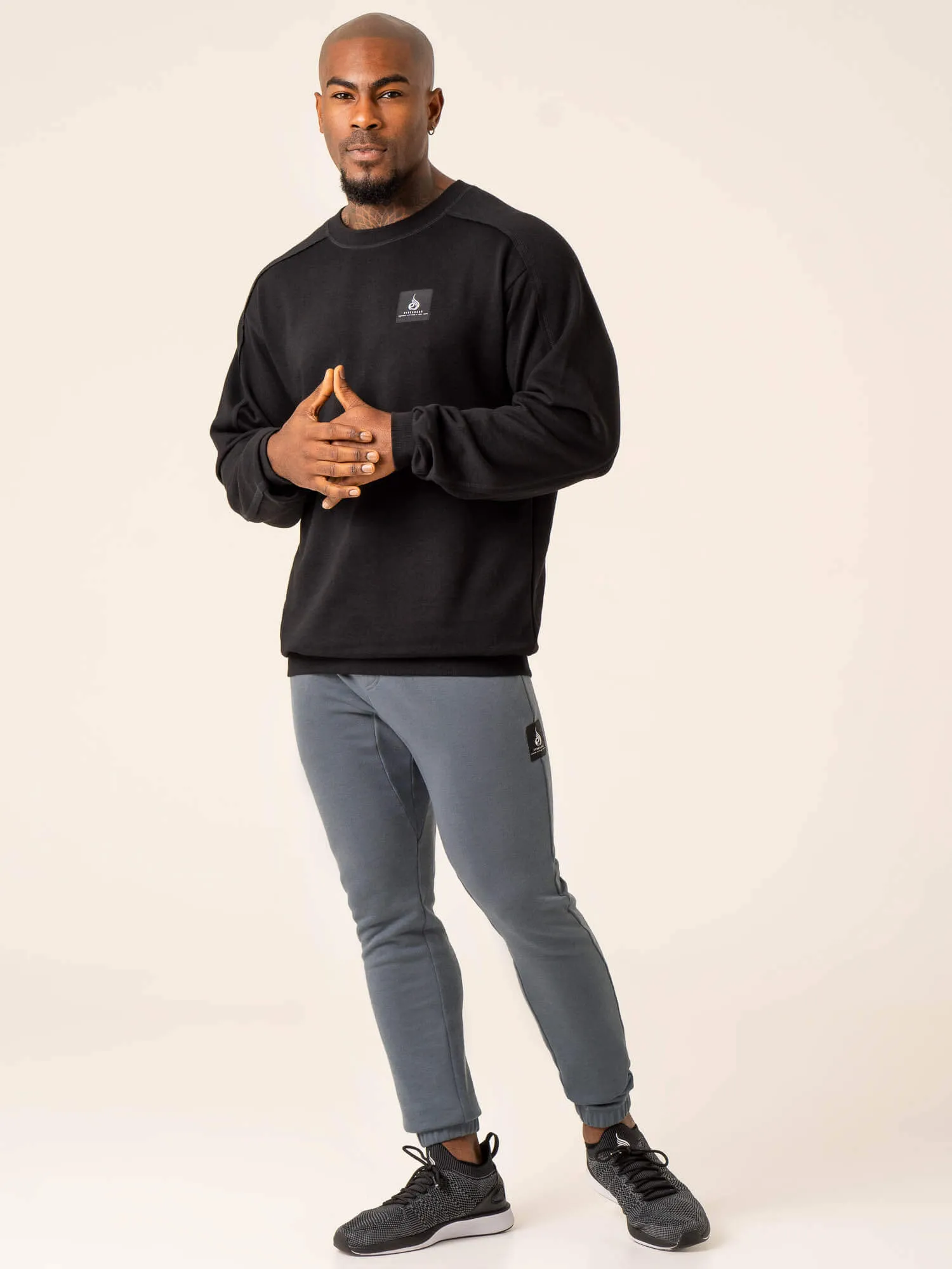 Dynamic Pullover Jumper - Black