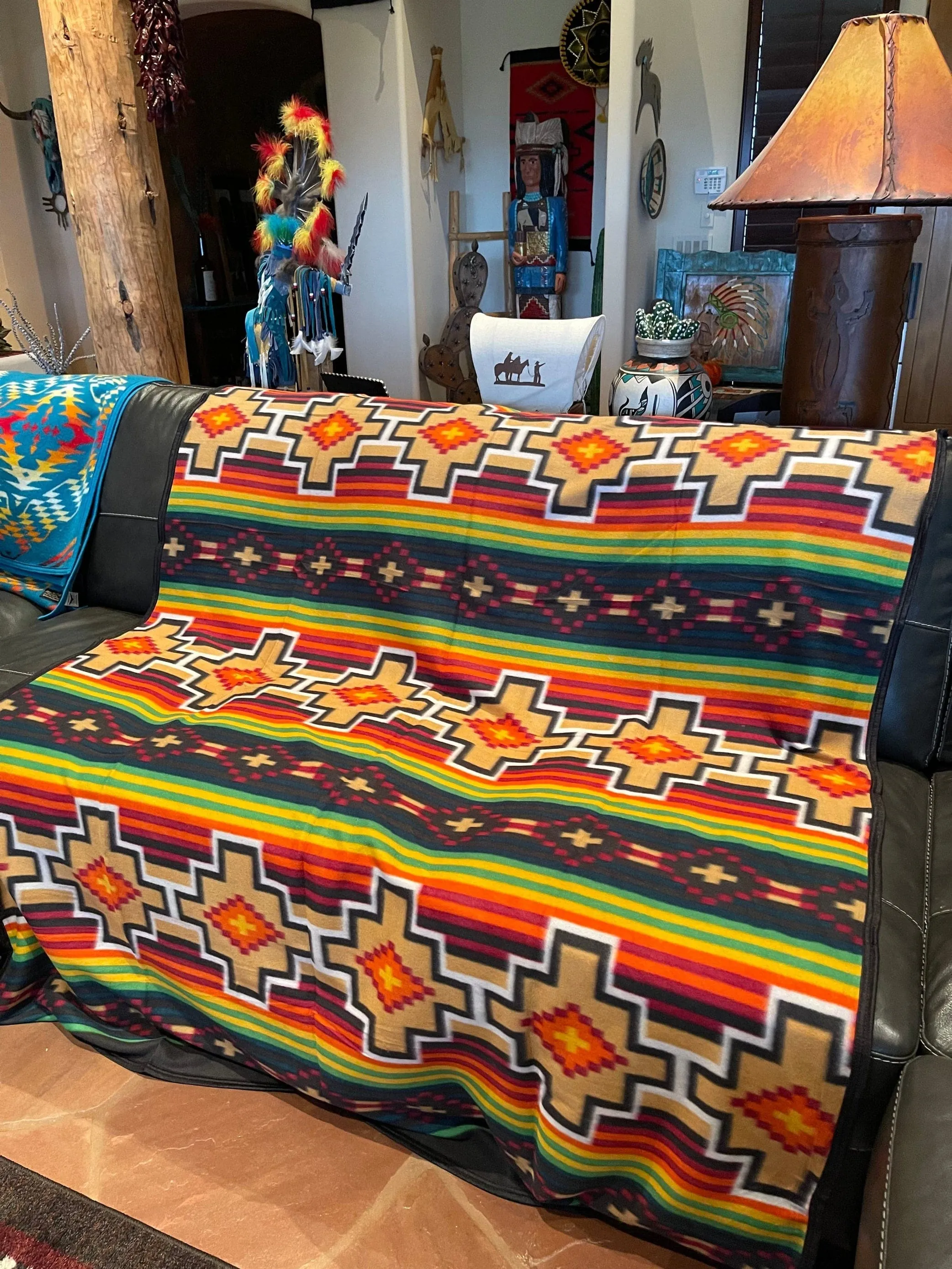 El Diablo fleece blanket    Tan aztec